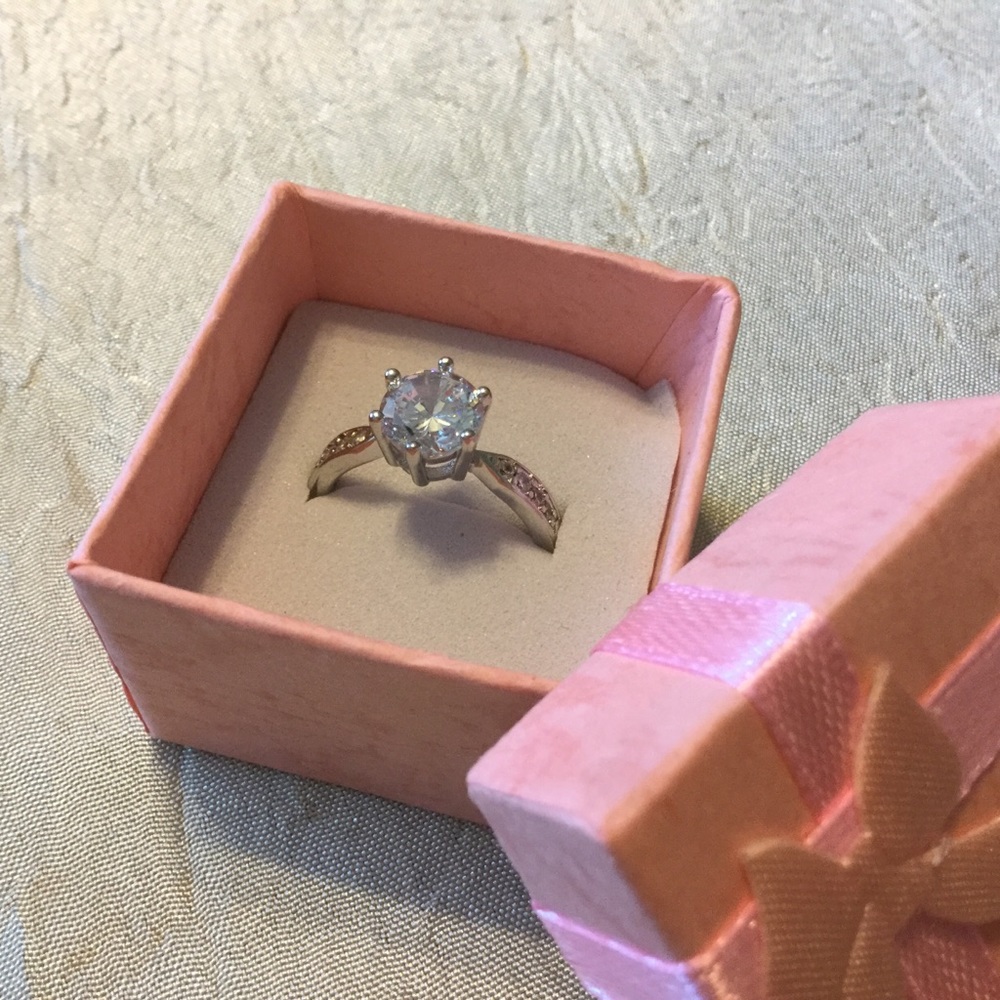 18K White Gold Engagement Ring.